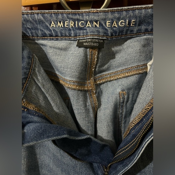 18 - American Eagle Mom Jeans - Picture 3 of 7